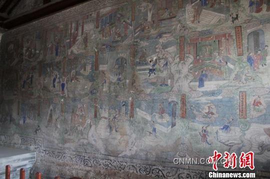 图为至今保存完好的鸡鸣驿各寺庙建筑里的壁画。